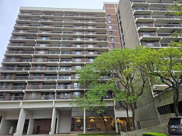 152-18 Union Tpke Unit 11J, Kew Garden Hills, NY 11367 - view of apartment building / complex