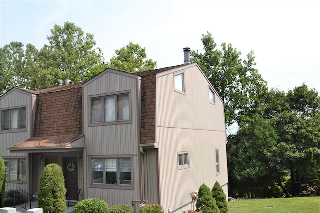 19 Maple Crest Dr, Peekskill, NY 10566 - colonial inspired home featuring a shingled roof