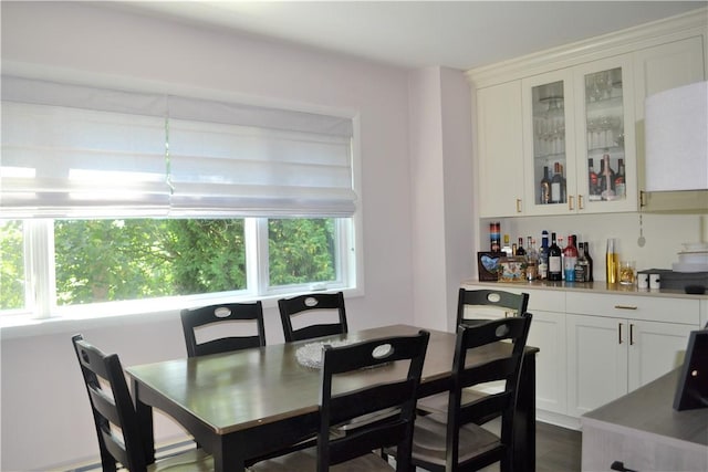 19 Maple Crest Dr, Peekskill, NY 10566 - dining area featuring a dry bar