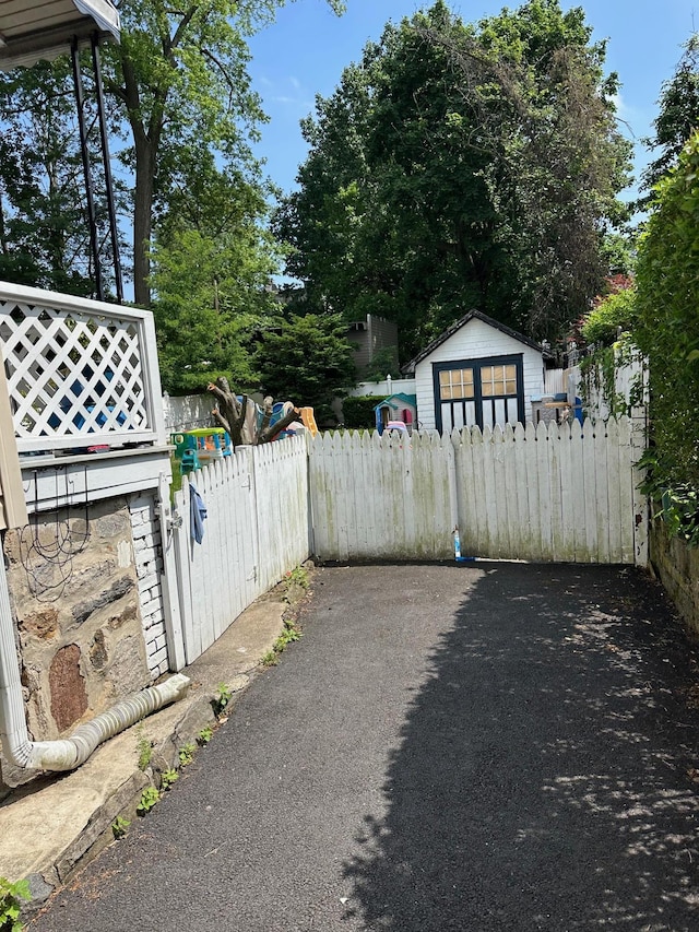 12 Ferdinand Pl, New Rochelle, NY 10801 - view of yard