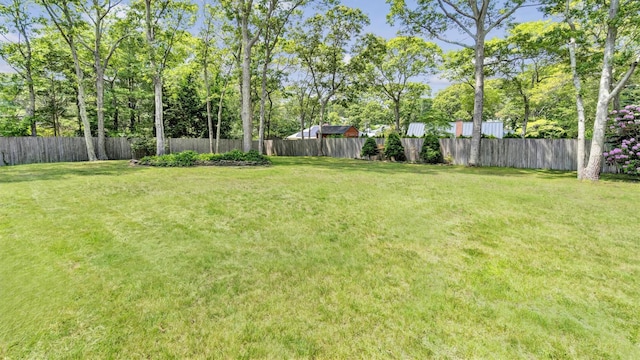 4 Bay View Dr W, Hampton Bays, NY 11946 - view of yard