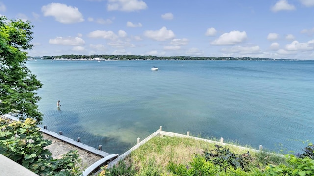4 Bay View Dr W, Hampton Bays, NY 11946 - water view