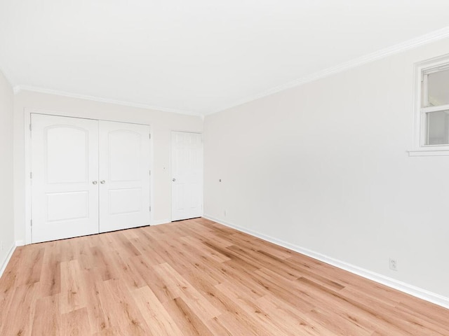 5900 Arlington Ave Unit 6S, Bronx, NY 10471 - unfurnished bedroom featuring light wood-style flooring, ornamental molding, a closet, and baseboards