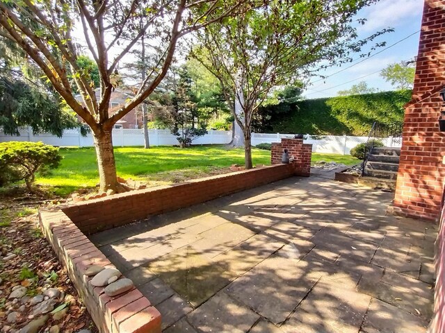 306 Cambridge Ave, Garden City, NY 11530 - photo 4