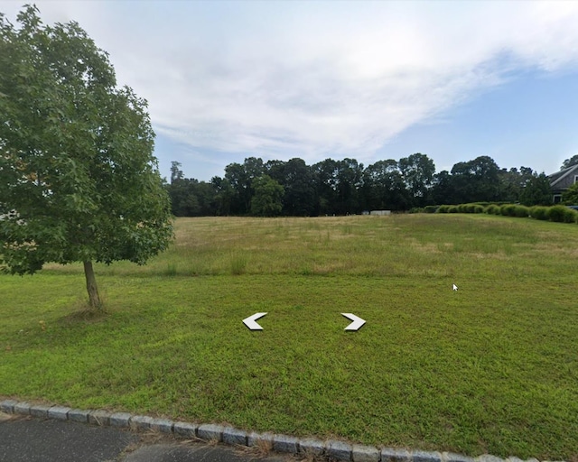 8 Lois Ln, Southampton, NY 11968