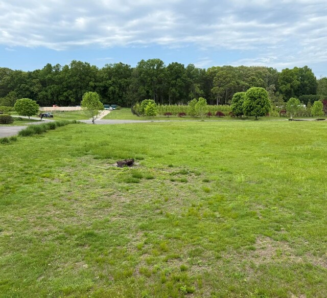 8 Lois Ln, Southampton, NY 11968