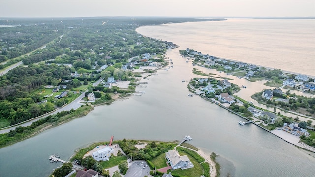 19 Cold Spring Ct, Southampton, NY 11968 - aerial view of property and surrounding area featuring a nearby body of water