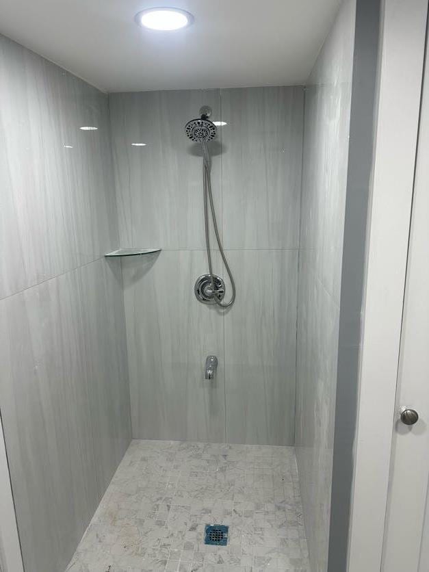 123 Mitchell St, North Bellmore, NY 11710 - full bath featuring tiled shower