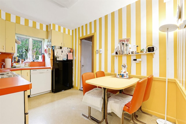 85-82 66th Rd, Rego Park, NY 11374 - dining area with wallpapered walls