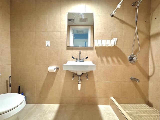 20426 45th Dr, Bayside, NY 11361 - full bathroom with tiled shower, toilet, and a sink