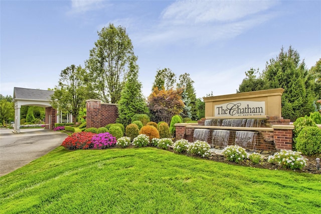 21 Hathaway Ln, Manhasset, NY 11030 - community / neighborhood sign featuring a lawn