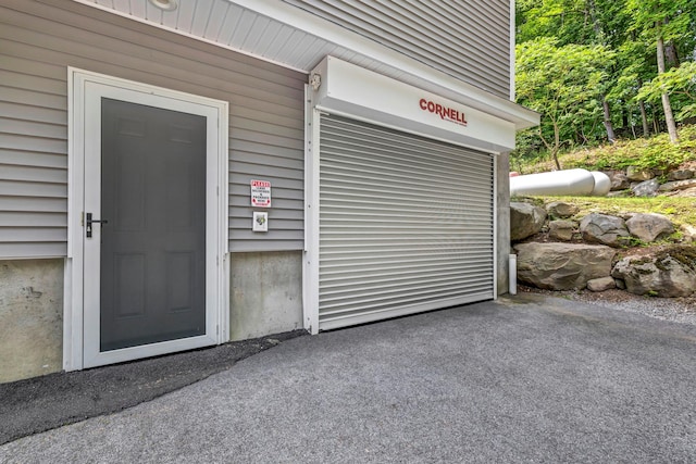 11 Fieldstone Ct, Highland, NY 12528 - view of garage