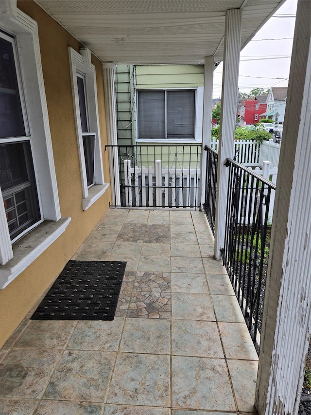 731 E 218th St, Bronx, NY 10467 - view of covered porch