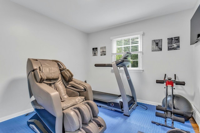 21 Buttonwood Dr, Dix Hills, NY 11746 - workout room featuring baseboards and carpet flooring
