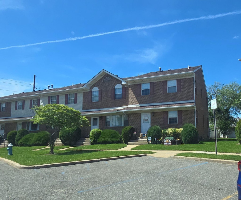 815 Franklin Ave Unit 4, Franklin Square, NY 11010 - multi unit property featuring brick siding and a front lawn