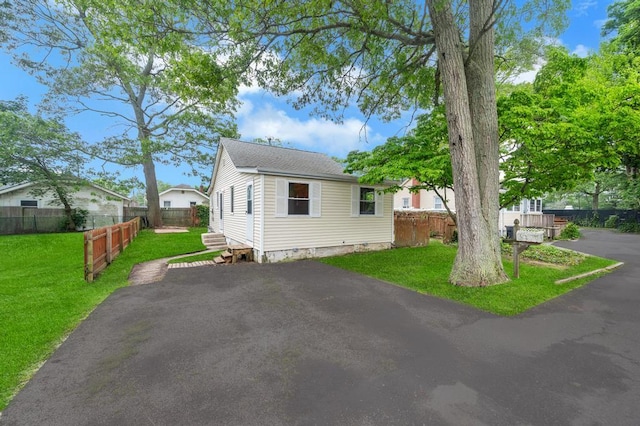 22 Forestview Dr, Ronkonkoma, NY 11779 - bungalow-style house with asphalt driveway