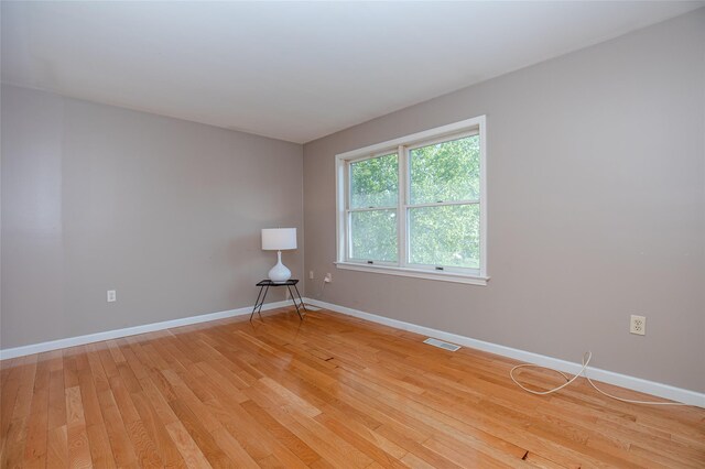 48 Zugibe Ct, West Haverstraw, NY 10993 - spare room featuring light wood-style flooring and baseboards
