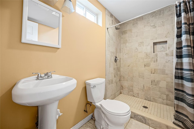 924 Otsego Ct, West Hempstead, NY 11552 - bathroom with tiled shower, toilet, baseboards, tile patterned flooring, and a sink