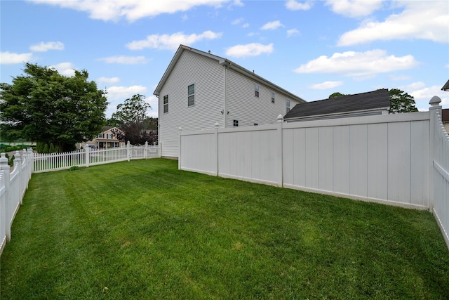 924 Otsego Ct, West Hempstead, NY 11552 - view of yard