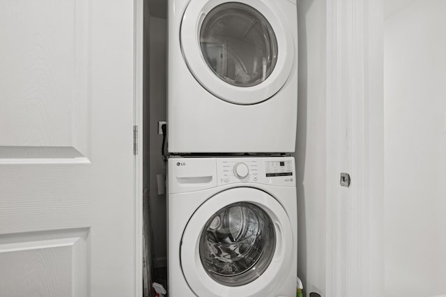 42 Chernucha Ave, Merrick, NY 11566 - washroom featuring stacked washing machine and dryer