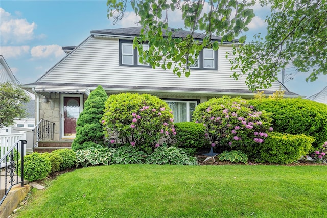 103 Fairfield Ave, Mineola, NY 11501 - view of front of property featuring a front lawn