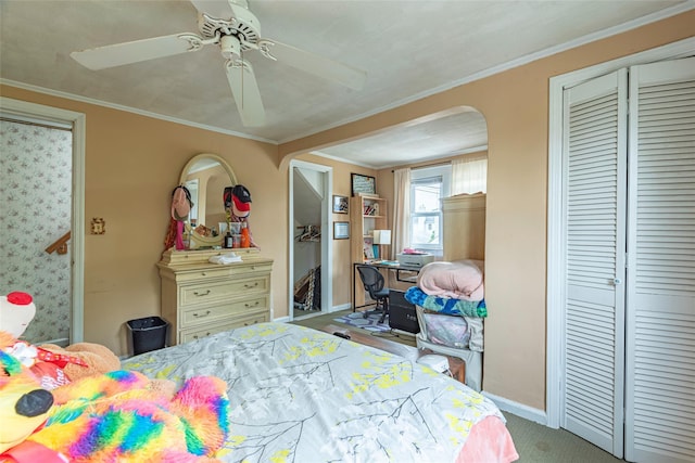 103 Fairfield Ave, Mineola, NY 11501 - bedroom with carpet, arched walkways, baseboards, ceiling fan, and a closet