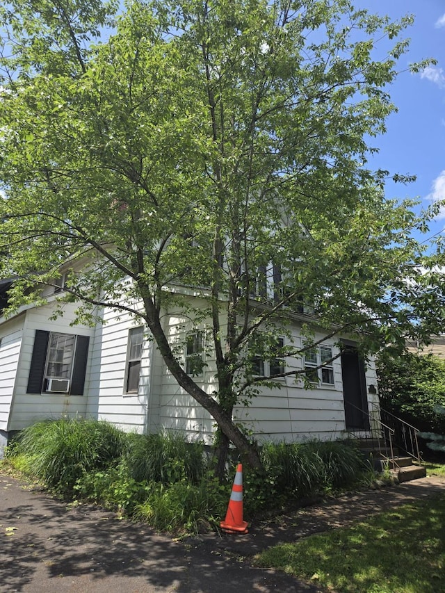 2 Van Wardt Pl, Tappan, NY 10983 - view of side of home