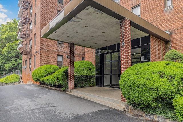 277 Bronx River Rd Unit 2A, Yonkers, NY 10704 - entrance to property with brick siding