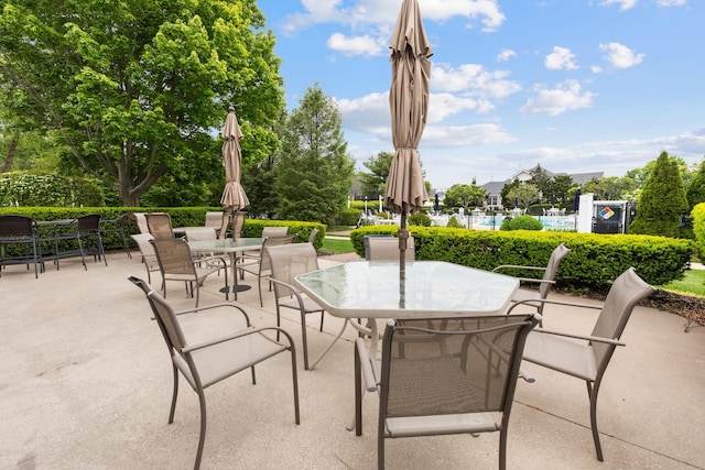 8 Lakeview Ct, Riverhead, NY 11901 - view of patio / terrace with outdoor dining space