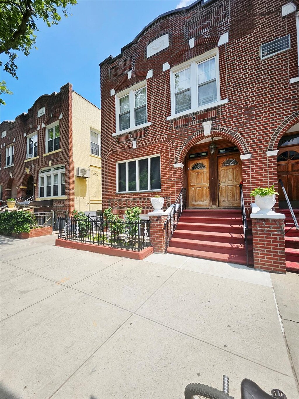 1725 W 4th St, Brooklyn, NY 11223