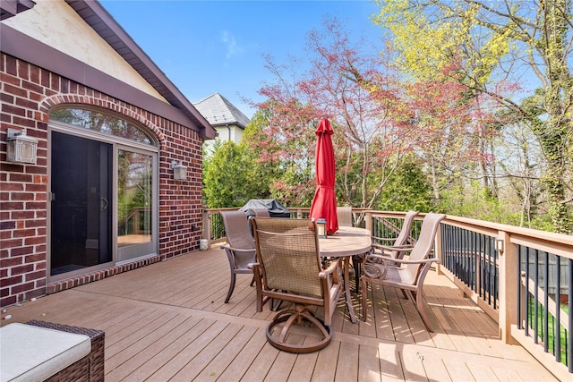 45 Henry St, Merrick, NY 11566 - deck with outdoor dining area