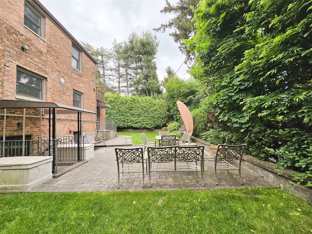 352 Mill Spring Rd, Manhasset, NY 11030 - view of patio