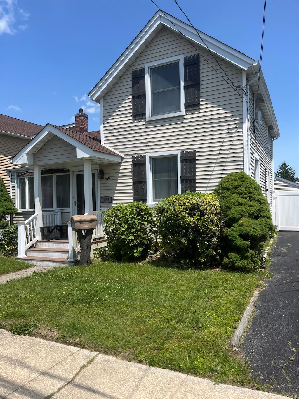 187 Smith Ave, Islip, NY 11751 - view of front of house with a front lawn and a porch