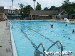 206-05 Emily Rd Unit 6U, Bayside, NY 11360 - view of community pool