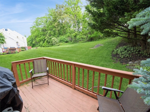 47 Muirfield Ct, Poughkeepsie, NY 12603 - wooden terrace featuring a yard
