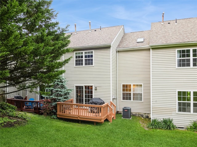47 Muirfield Ct, Poughkeepsie, NY 12603 - back of property with a wooden deck, a yard, and a shingled roof