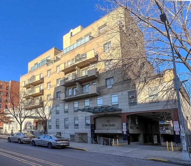 4231 Colden St Unit R6C, Flushing, NY 11355 - view of apartment building / complex