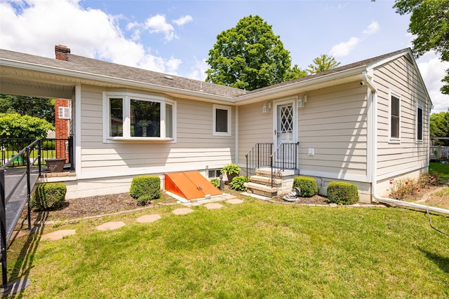 18 Lorraine Blvd, Poughkeepsie, NY 12603 - view of front of home featuring a front yard