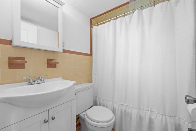 5 Fairview Ave, New Paltz, NY 12561 - full bathroom with toilet, vanity, tile walls, and a shower with shower curtain
