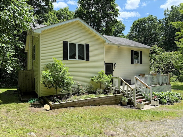307 Oak Ln, Newburgh, NY 12550 - view of front facade featuring a front yard