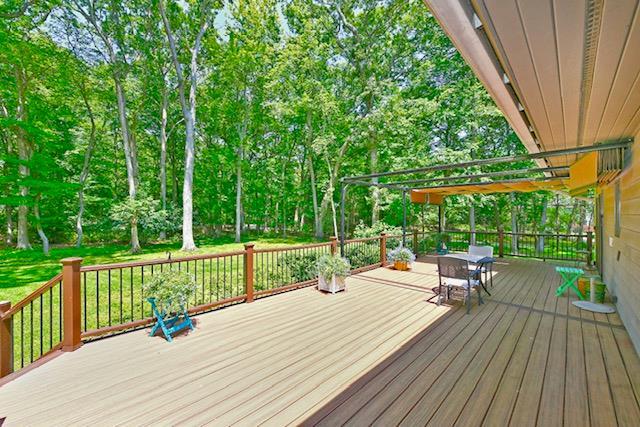 2 Wooded Ct, Lloyd Harbor, NY 11743 - view of wooden deck