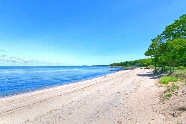 2 Wooded Ct, Lloyd Harbor, NY 11743 - water view featuring local beach