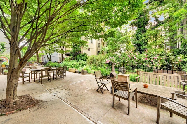 616 E 9th St Unit 2W, New York Manhattan, NY 10009 - view of patio / terrace with outdoor dining space