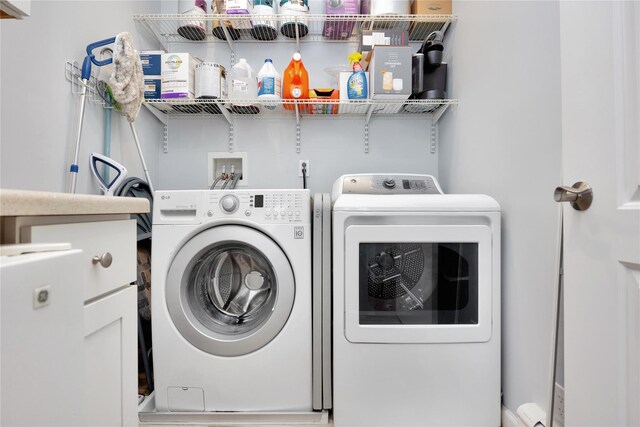 3717 Somerset Dr, Seaford, NY 11783 - laundry room featuring washing machine and dryer