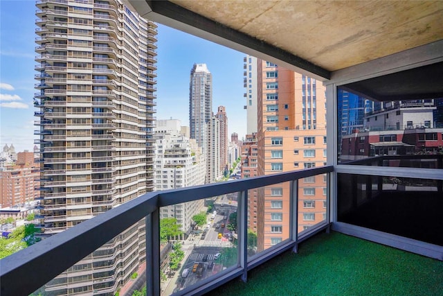 200 E 61st St Unit 19De, New York Manhattan, NY 10065 - balcony featuring a city view