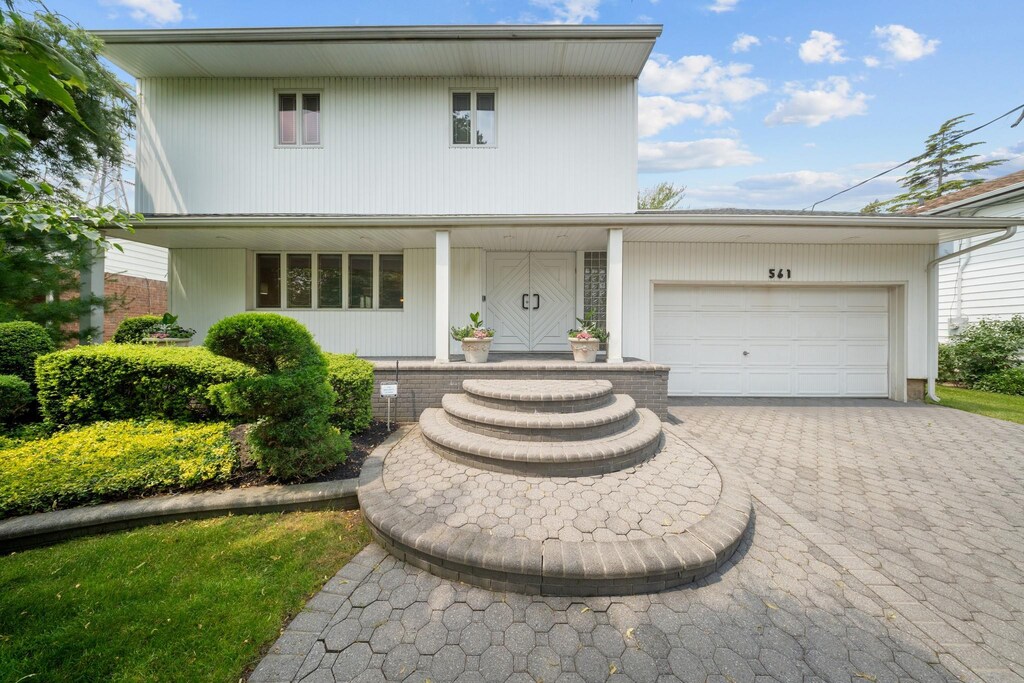 561 Amherst Dr, Woodmere, NY 11598 - photo 1