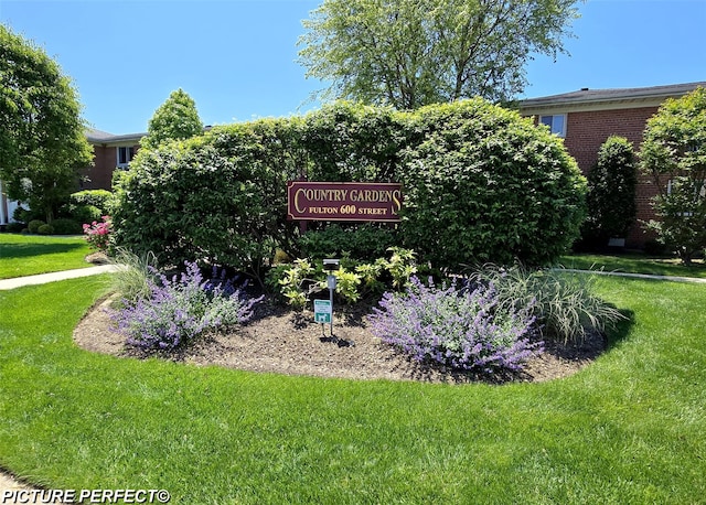 600 Fulton St Unit I-1, Farmingdale, NY 11735 - community / neighborhood sign featuring a yard