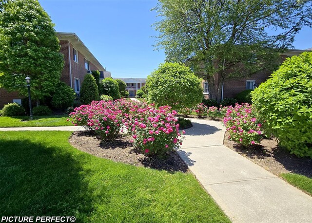 600 Fulton St Unit I-1, Farmingdale, NY 11735 - view of property's community featuring a lawn