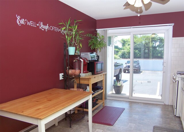 600 Fulton St Unit I-1, Farmingdale, NY 11735 - dining area featuring ceiling fan