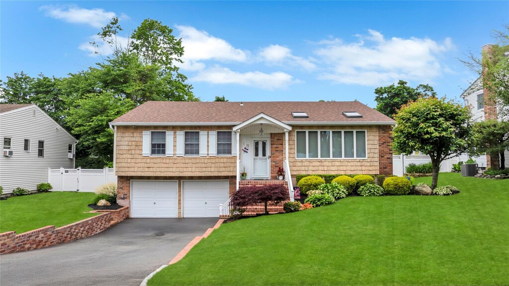 18 Commander Vic Ln, Nesconset, NY 11767 - photo 1